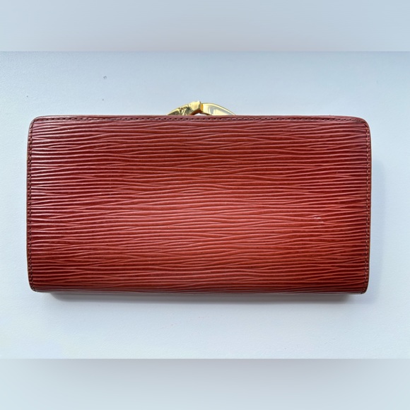Louis Vuitton women’s Epi long wallet - Picture 6 of 8